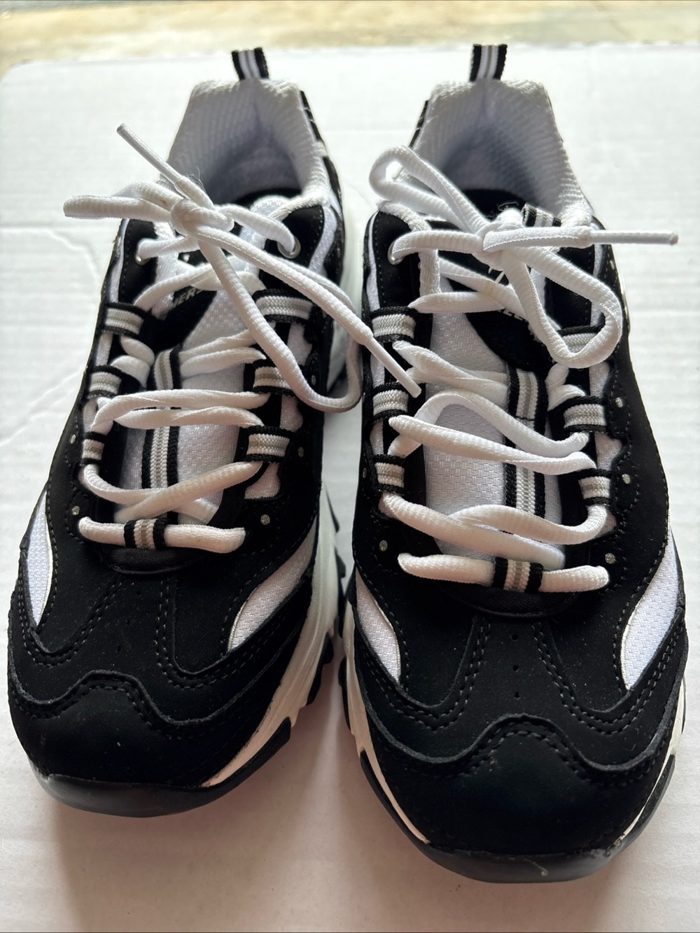 Skechers Black and White Women’s Lace Up Sneakers-Impeccable
